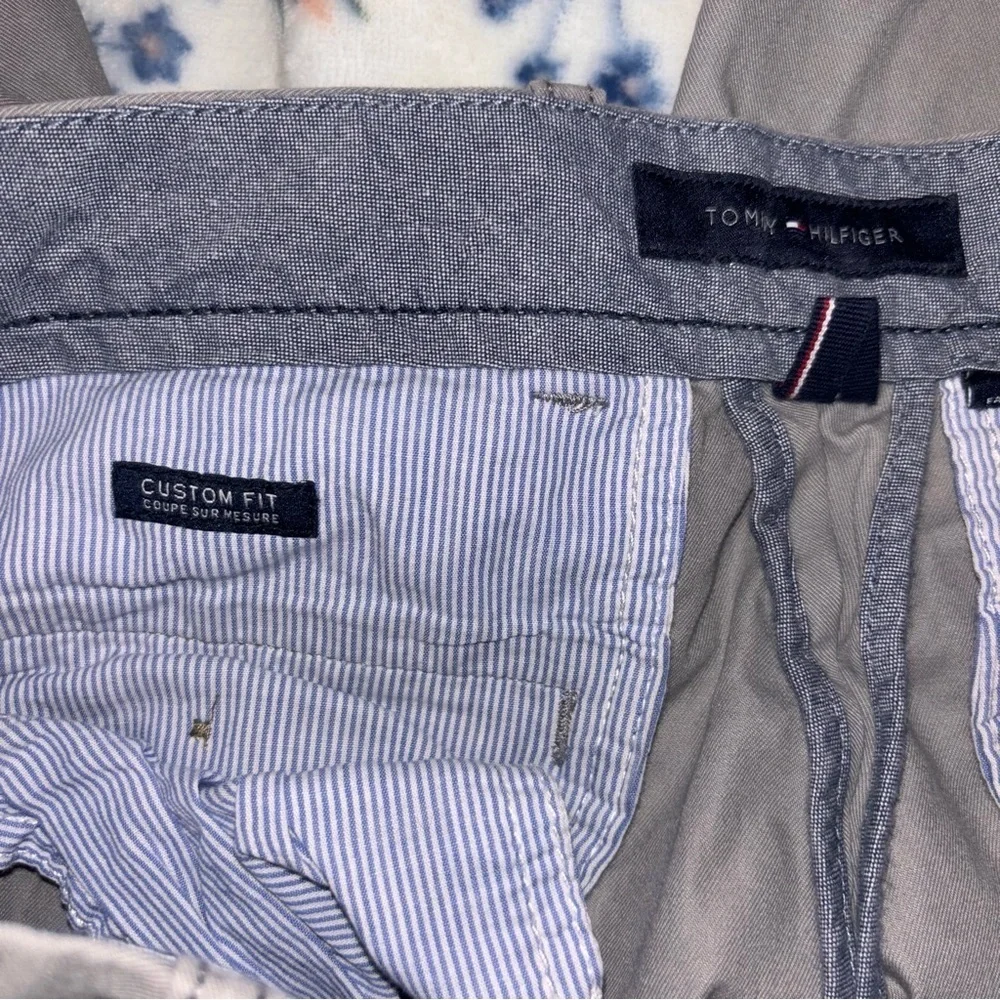 Tommy Hilfiger Custom Fit Gray Chino Pants Mens 32x32 Cotton Flat Front